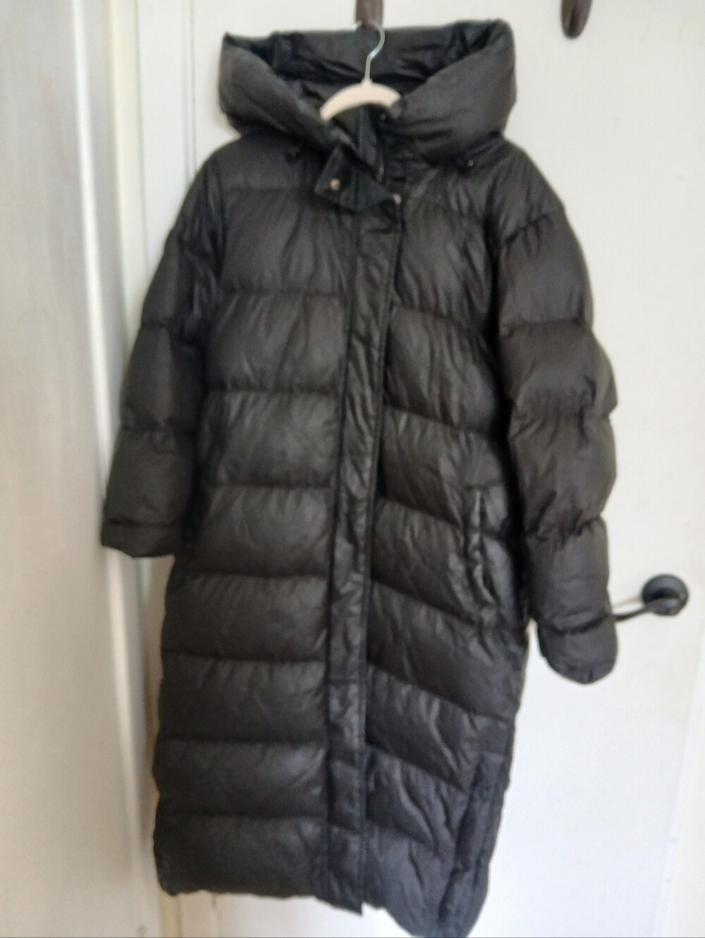 Women Duck Down Long Black Puffer Coat with Hood